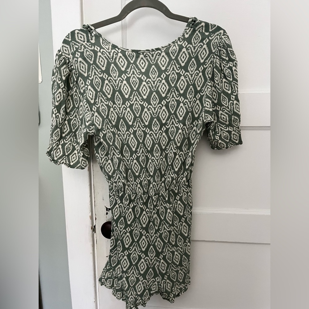 Patterned romper 🌱 - Picture 3 of 4